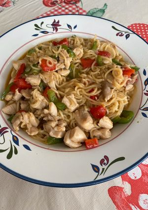 Foto principal de Noodles con pollo y pimiento