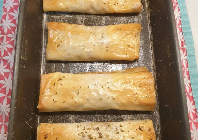 Rollitos de bacon y pollo en masa filo