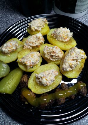Фото Запечённый картофель с селедочной намазкой.