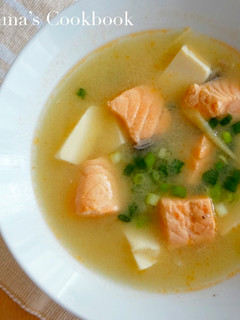Dylanama 鮭魚豆腐味噌湯 的食譜成品照片