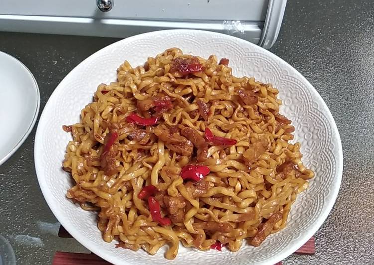 Langkah Mudah untuk Membuat Mie Goreng bumbu Kering Tempe, Enak Banget