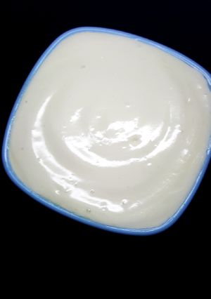A picture of Home made mayonaise.