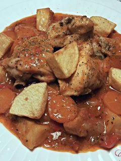 Una foto de Pollo estofado en salsa de zanahorias