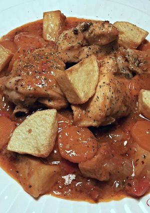 Una foto de Pollo estofado en salsa de zanahorias