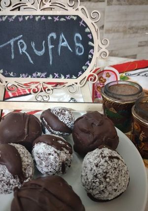 Una foto de Trufas de Chocolate y Coco