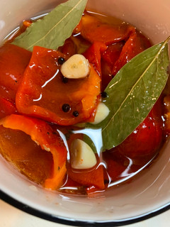 Una foto de Morrones al escabeche