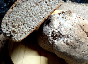 Una foto de Pan casero con 3 harinas (con levadura seca con masa madre)