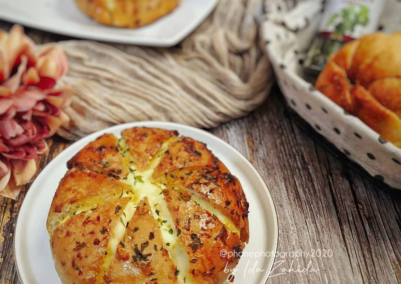 korean garlic cheese bread