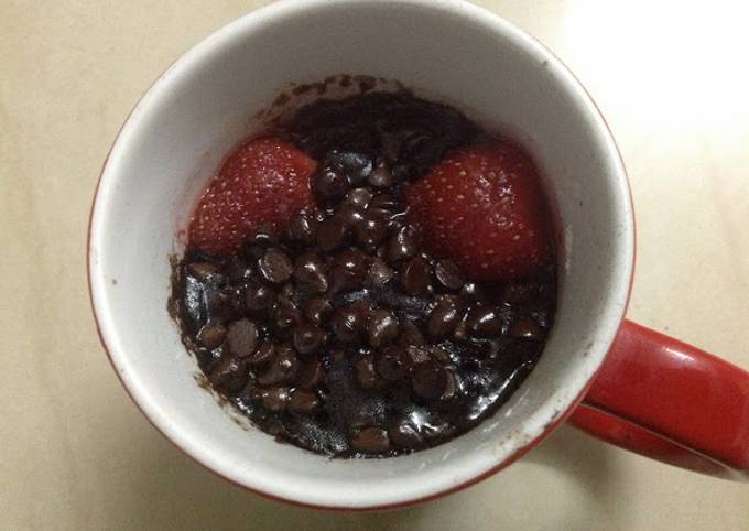 Eggless Chocolate chip and Strawberry Mug cake