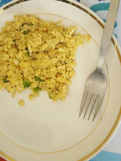 A picture of Onion & pepper scrambled eggs.