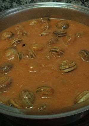 Una foto de Cabrillas en salsa de tomate