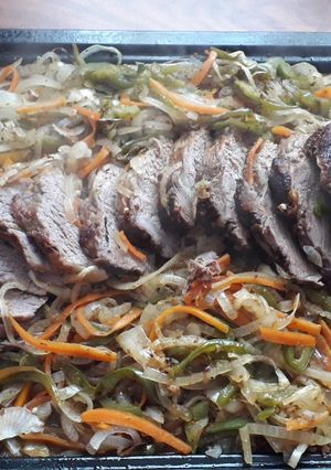 Una foto de Colita de cuadril al horno con verduras