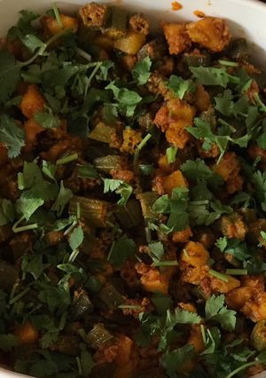 A picture of Potato and okraBhinda bateta nu shak.