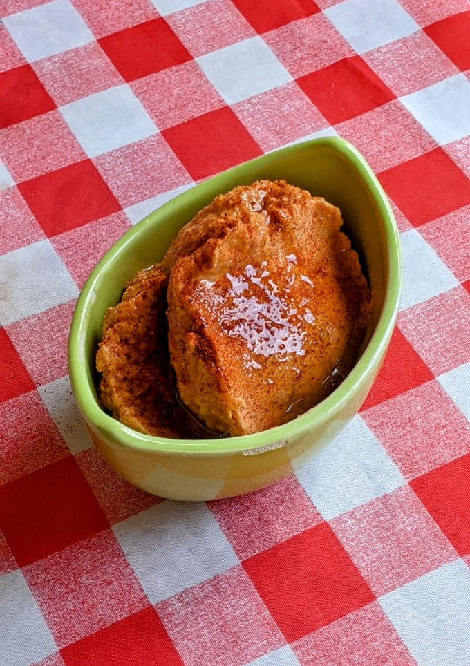 Una foto de Hummus de pimiento rojo
