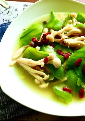 絲瓜燴鮮菇（無碘飲食） 的食譜成品照片