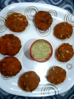 A picture of Rice vada.