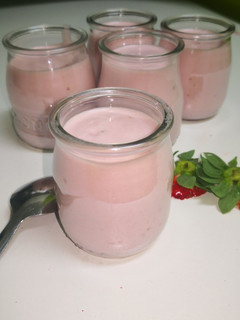 Una foto de Mousse de fresa ligero