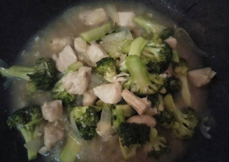 10 Resep: Tumis Brokoli Ayam Untuk Pemula!