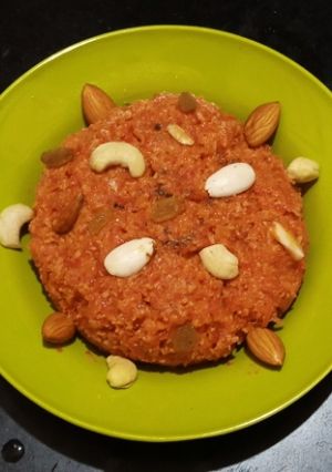 ગાજરનો હલવો (Carrot Halwa Recipe in Gujarati) રેસીપી મુખ્ય ફોટો