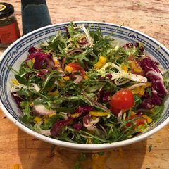 A picture of Zesty Za’atar salad.