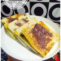A picture of Roti panggang coklat.