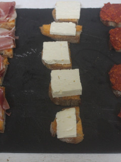 Una foto de Tabla de jamón, queso y chorizo