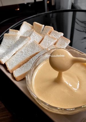 Hình của món Trứng đánh kem ăn kèm bánh mì.
