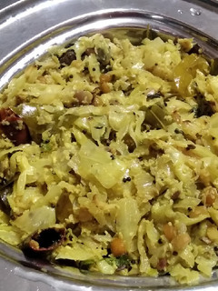 ஆந்திர ஸ்டைல் கேப்பேஜ் ப்ரை (Andhra style cabbage fry recipe in tamil) செய்முறை முக்கிய புகைப்படம்