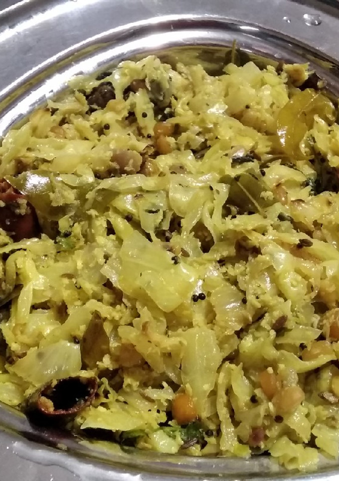 ஆந்திர ஸ்டைல் கேப்பேஜ் ப்ரை (Andhra style cabbage fry recipe in tamil) செய்முறை முக்கிய புகைப்படம்