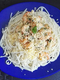 Una foto de Pastas con camarones y crema de leche