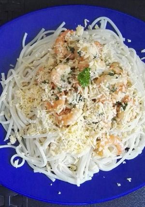 Una foto de Pastas con camarones y crema de leche