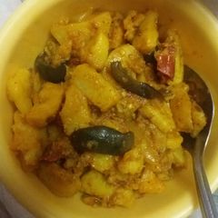 A picture of Dry aloo baingan.