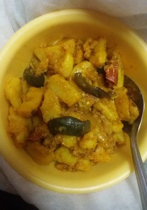 A picture of Dry aloo baingan.