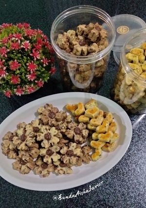 Foto resep 1 Adonan 2 variasi (Choco Butter Cookies & Garlic Cheese Cookies)