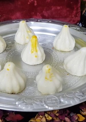 उकडिचे मोदक रेसिपी मुख्य फोटो