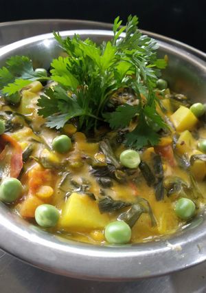 प्याज़ भाजी करी (pyaz bhaji curry recipe in Hindi) रेसिपी मुख्य फोटो