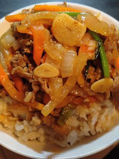 牛肉蓋飯 的食譜成品照片