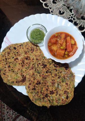 A picture of Methi bathua paratha.
