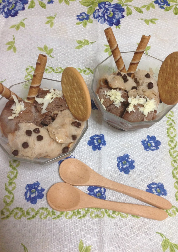 Una foto de Cold Ice Cream de Banana  y Chocolate!