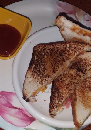 चीज़ स्वीटकॉर्न सैंडविच (cheese sweetcorn sandwich recipe in hindi) रेसिपी मुख्य फोटो