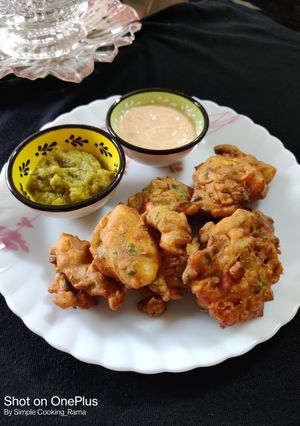 A picture of Vegetable egg pakoda.
