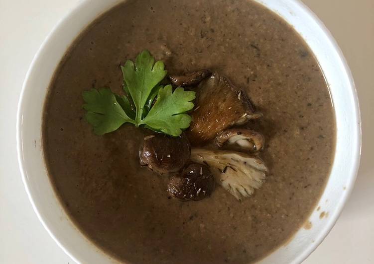 Slow Cooker Recipes for 4-Mushroom soup #vegan #vegetarian #paleo #soupcontest