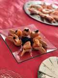 Crujiletas de salmón con vinagreta de miel y caviar