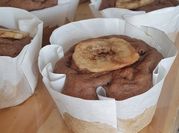 Una foto de muffin de cacao amargo