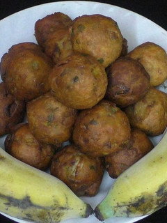 வாழைப்பழ கார போண்டா / banana bonda Recipe in tamil செய்முறை முக்கிய புகைப்படம்