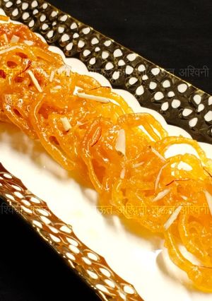 जिलेबी (jalebi recipe in marathi) रेसिपी चे मुख्य फोटो 