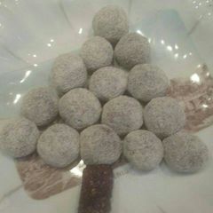 A picture of Cocus balls tree.