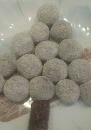 A picture of Cocus balls tree.