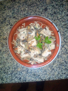 Una foto de Salteao de pechuga de pollo con champiñones