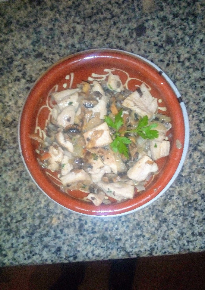 Una foto de Salteao de pechuga de pollo con champiñones